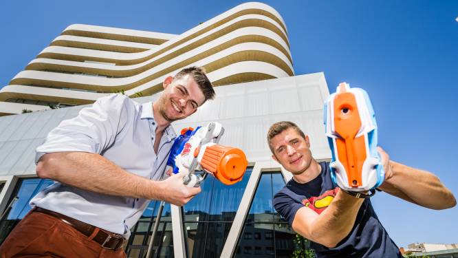GETEST. Welk waterpistool staat garant voor uren speelplezier? “Met dit exemplaar kan je 100 keer schieten zonder het bij te vullen”