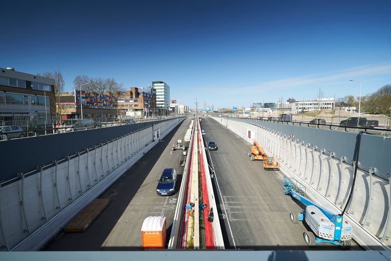 De in- en uitgang van de nieuwe tunnel van de Rotterdamse Baan. Beeld Phil Nijhuis