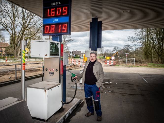 Theo is ‘doodziek’ nu geen auto meer langs zijn pomp rijdt: ‘Klanten hangen huilend aan de lijn’