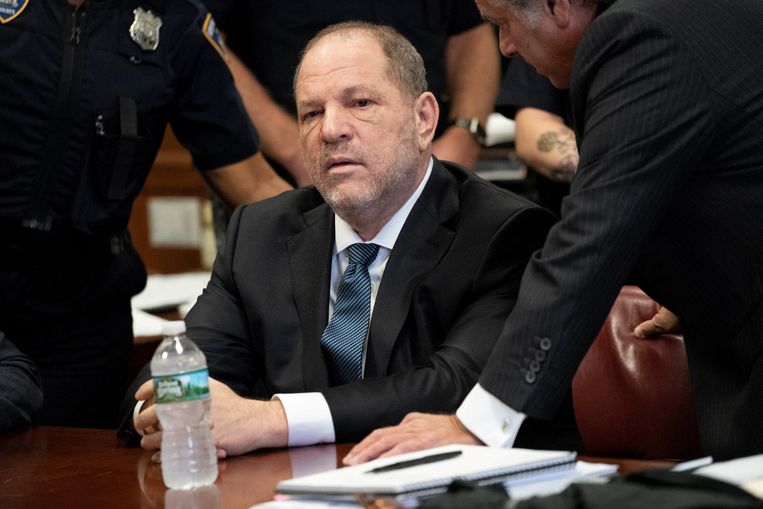 Filmproducent Harvey Weinstein tijdens de zitting van de strafrechtbank in New York.  Beeld REUTERS