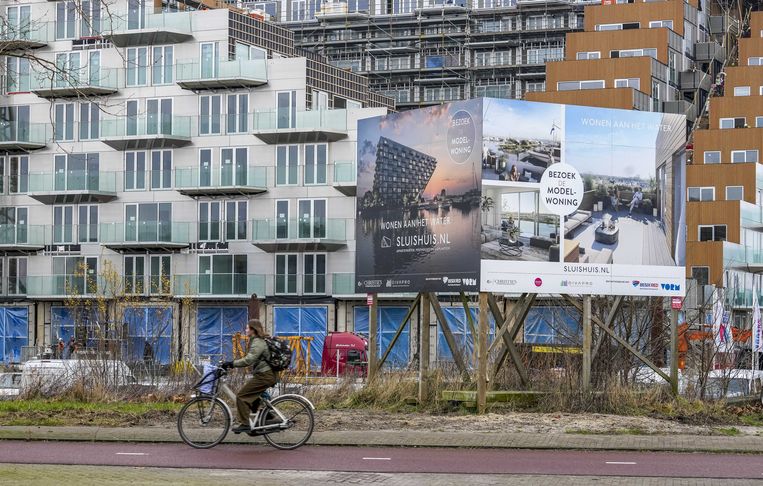 Woningen in aanbouw in Amsterdam. Hier werden vorig jaar met 4675 huizen de meeste nieuwbouwwoningen toegevoegd, een toename van de woningvoorraad met 1 procent. Beeld ANP, Lex van Lieshout 