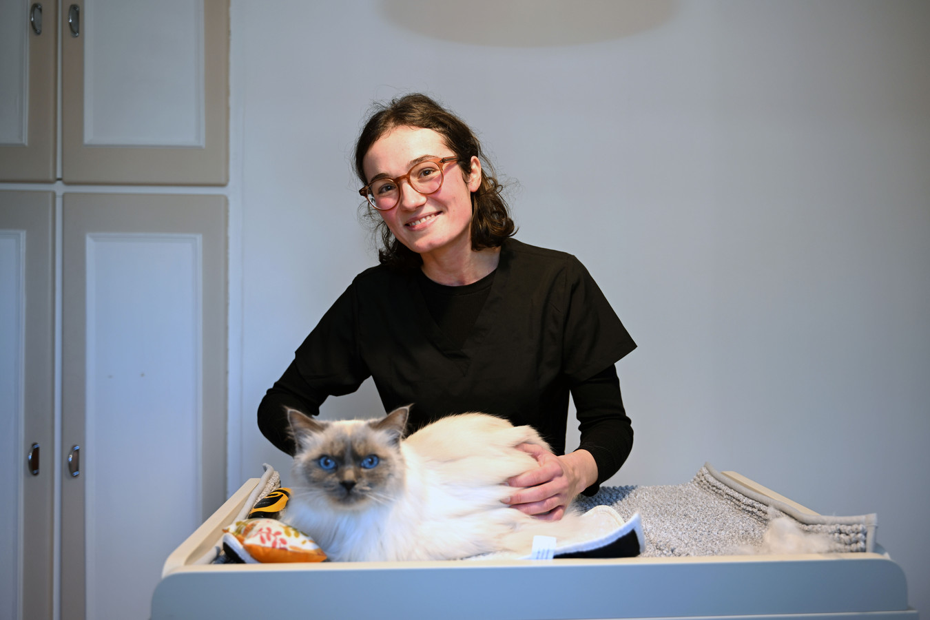 Na de hondenkapper is er nu ook de kattentrimmer. “Zwiept ze met haar staart? Dan pauzeren we