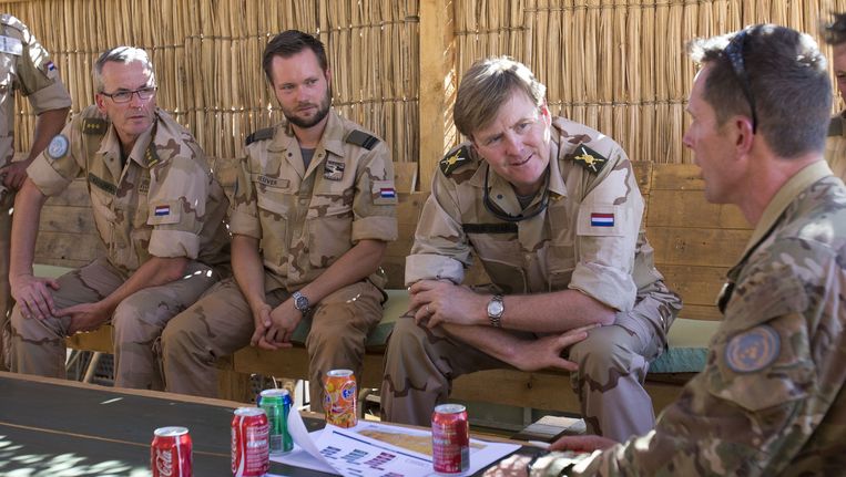 Koning Willem-Alexander bezoekt Nederlandse troepen in Mali. Beeld anp
