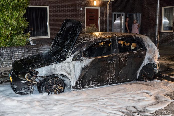 Auto uitgebrand in Tilburg