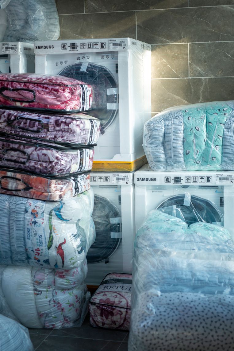 De wasmachines in Shaker Centre staan al klaar voor de verkoop. Beeld Linelle Deunk