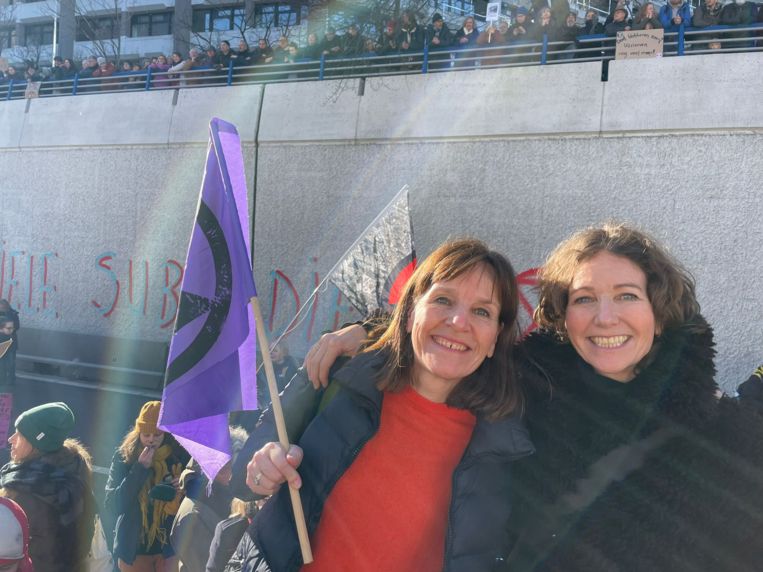 Marleen (links) met vriendin tijdens de demonstratie Beeld Privé beeld Marleen
