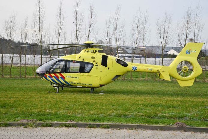 Een traumahelikopter landde bij Ulvenhout.