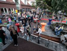Jong en oud komen bijeen op 't Scathe op Pannerden vanwege het 100-jarige jubileum