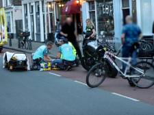 Voetgangster gewond naar ziekenhuis na aanrijding met motor op Spui in Den Haag
