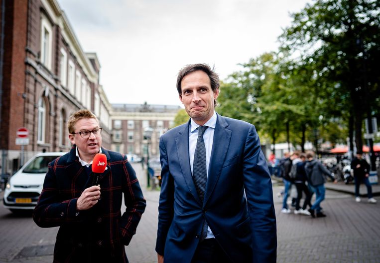 Partijen van links tot rechts eisen opheldering: wat wist Hoekstra over fiscale sluiproute?