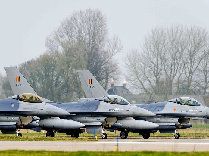 Belgische F-16's op de Nederlandse vliegbasis Leeuwarden (archieffoto uit 2014).
