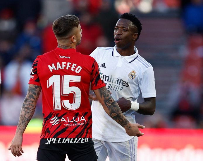 Vinícius Júnior heeft het aan de stok met Mallorca-speler Pablo Maffeo.