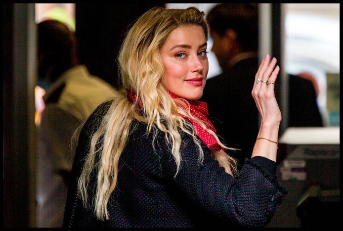 Alors que le procès qui oppose Johnny Depp au magazine The Sun se poursuit, Amber Heard est venue témoigner à la barre à plusieurs reprises ces derniers jours.