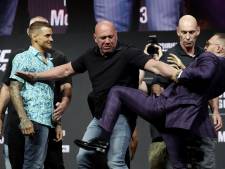 McGregor deelt voor gevecht met Poirier eerste trap uit: ‘Hij eindigt op een brancard’