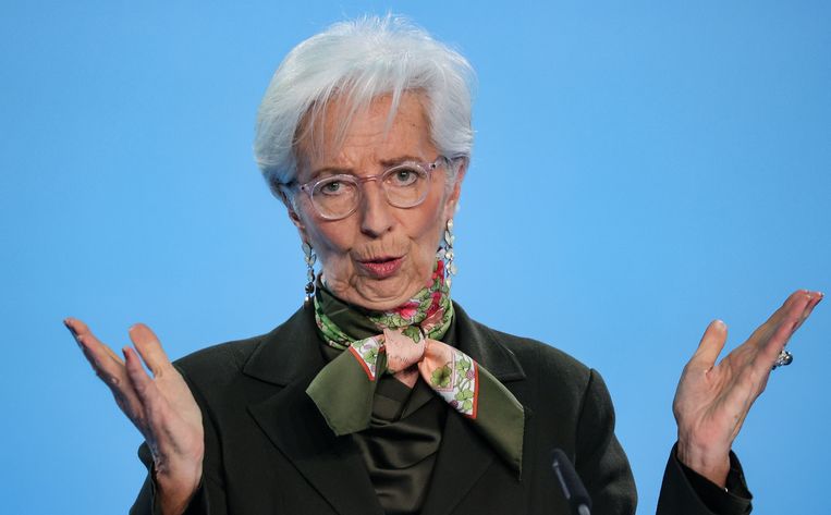 De president van de Europese Centrale Bank, Christine Lagarde, geeft een persconferentie op 2 februari. Beeld ANP 