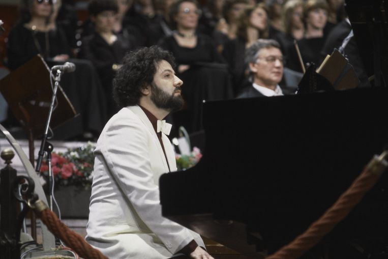 Nico van der Linden (71), orkestleider en pianist van Ramses Shaffy, overleden