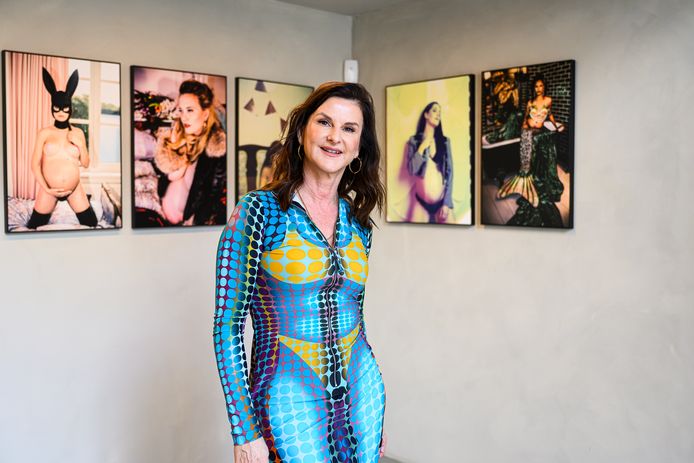 Carmen De Vos toont haar nieuw werk 'Belly Riot' in haar kersverse fotostudio in het hartje van Antwerpen.