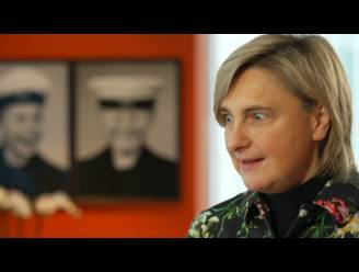 KIJK. Hilde Crevits vertelt voor het eerst over moment waarop licht uitging: “Mannelijke collega’s hielden mijn hand vast na mijn val, tot Zuhal Demir hen buitenzette”