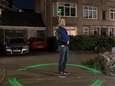 Deze Rotterdammer loopt met laserstraal over straat: zo houd je 1,5 meter afstand