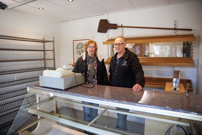 Komende zaterdag opent Anton van Wesel  - inmiddels 60 - een bakkerswinkel in het buitengebied van Wouwse Plantage.