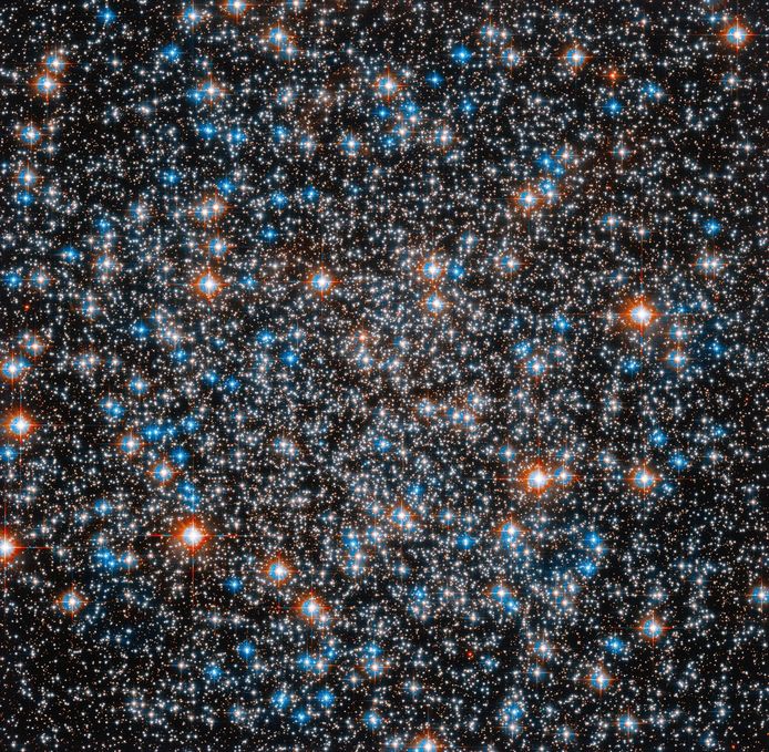 Un gruppo di stelle visto dal telescopio Hubble.  Tra i galleggianti ci sono innumerevoli pianeti che non ruotano attorno alla loro stella.