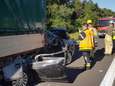 Bestuurder in levensgevaar nadat hij met wagen tegen oplegger knalt op E34