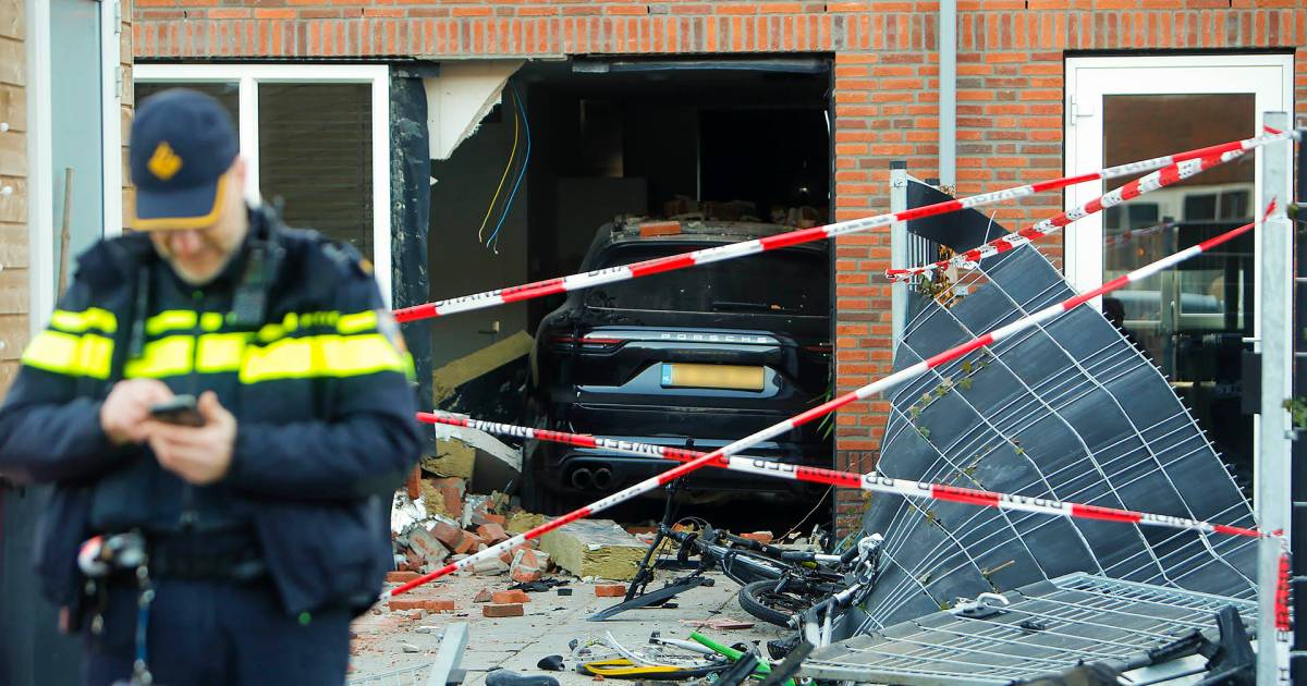 Porschebestuurder rijdt woonkamer vriendin in en grote vraagtekens bij onderzoek naar moord op ‘Meisje van Teteringen': lees hier onze meest bijzondere verhalen terug.