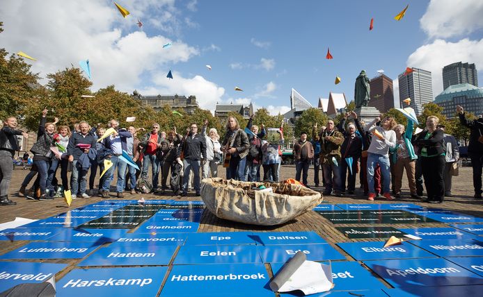 De protestgroepen verzamelden zich op het Plein in Den Haag.