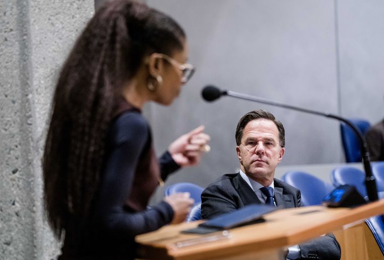 Sylvana Simons (Bij1) en premier Mark Rutte op 25 januari van dit jaar, tijdens het debat in de Kamer over de slavernij-excuses. Beeld Bart Maat / ANP