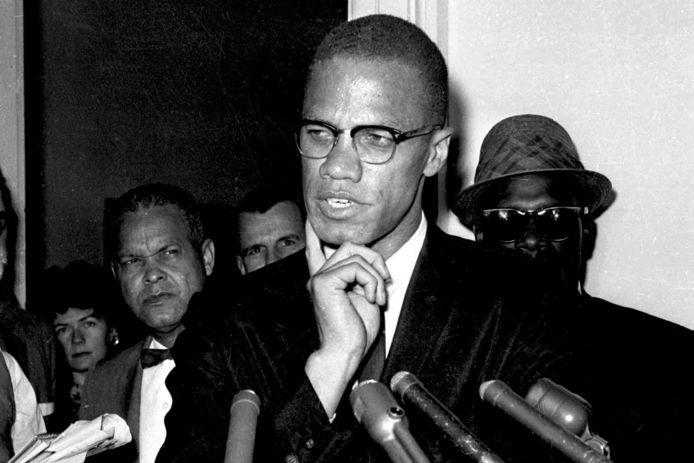 De Amerikaanse burgerrechtenactivist Malcolm X werd op 21 februari 1965 doodgeschoten tijdens een speech in New York.