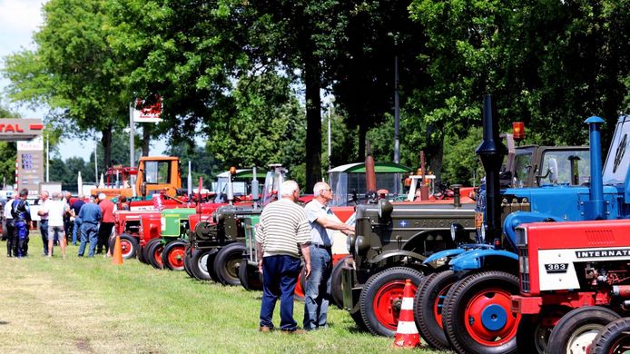 Oude tractoren in Staphorst.
