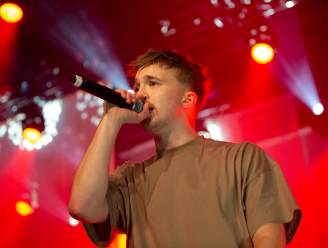 Zo ging Nederlandse rapper Snelle in één jaar tijd van hotelknecht tot jeugdidool