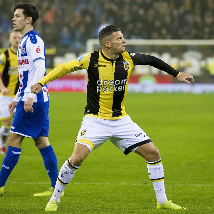 Nieuwe schorsingen Vitesse: straf voor Büttner en Linssen ...