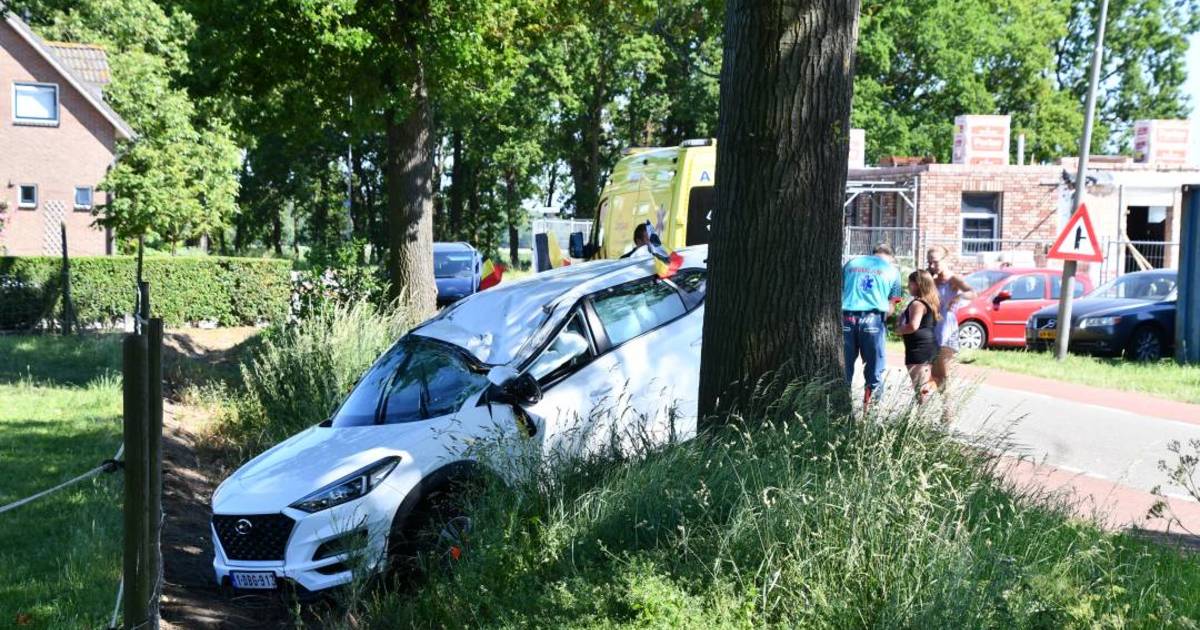 Auto raakt total loss bij eenzijdig ongeval in Koewacht.