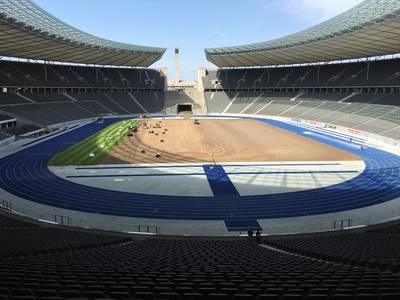 Hertha treft Liverpool op gloednieuwe grasmat dankzij U2