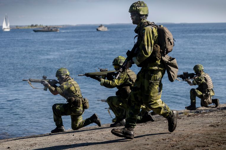 Zweedse en Finse militairen oefenden in juni al mee met de Navo-oefening in de Baltische staten.  Beeld Getty Images