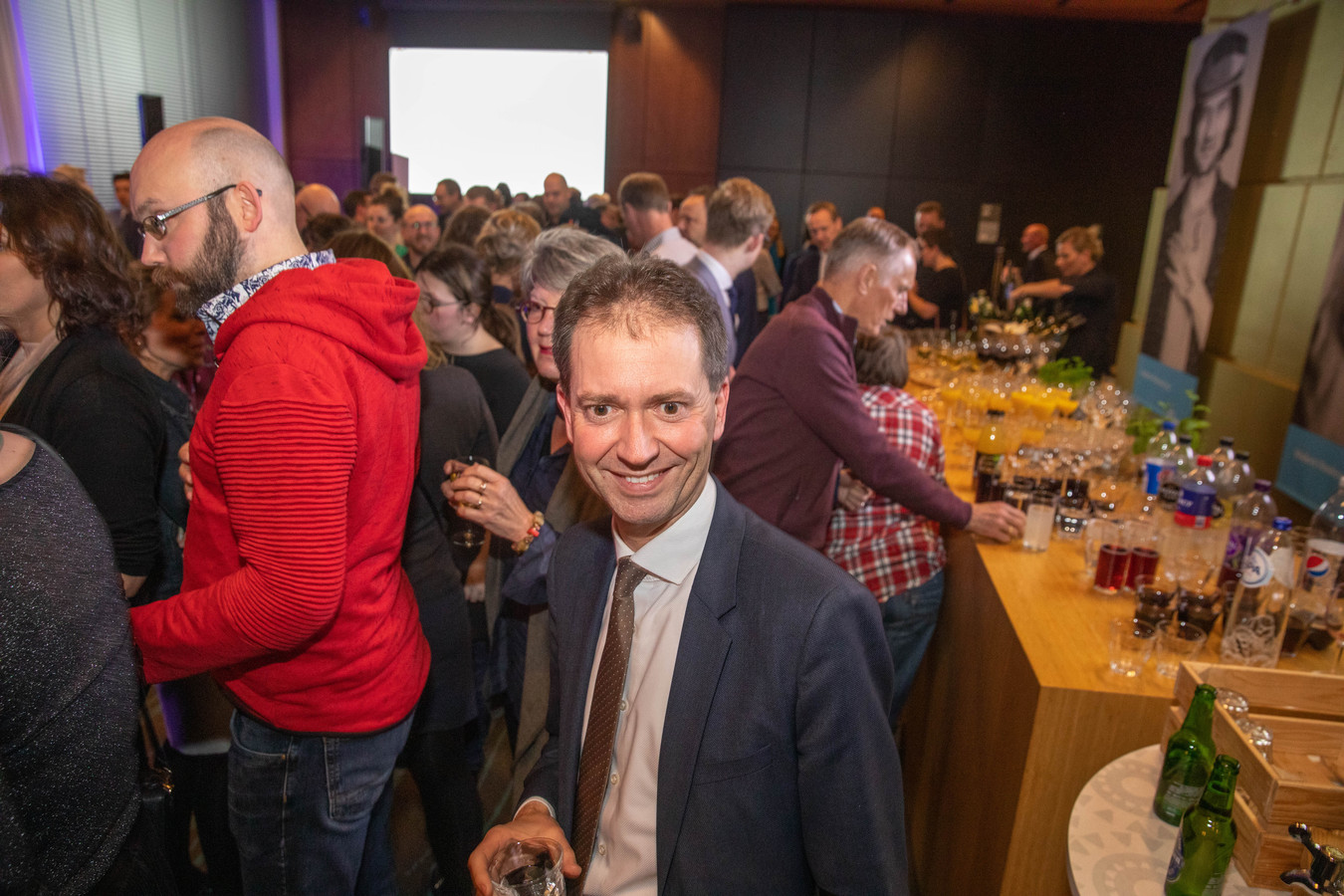 CDA-voorman Eddy van Hijum gaat als lijsttrekker van de grootste partij donderdag koffiedrinken met Forum-voorman Johan Almekinders, die woensdag niet op de uitslagenavond in Zwolle was.