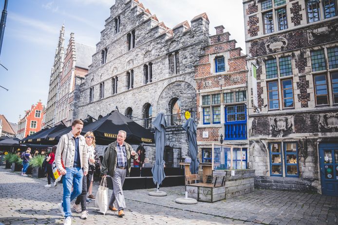 Het bekend cafe Tolhuisje op de Graslei is al maanden gesloten.