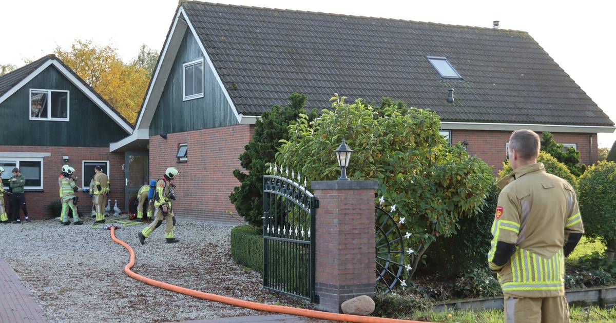Brandweer moet vloer slopen om brand te blussen