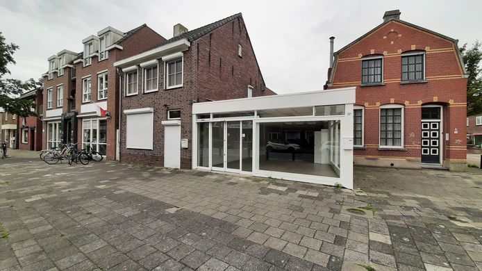 De gemeente Roosendaal stopt met het huren van de oude Poolse supermarkt op 35a.