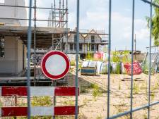 Bouwer en gemeente stoppen eindelijk met kibbelen: bouw van haventje in Leimuiden moet af