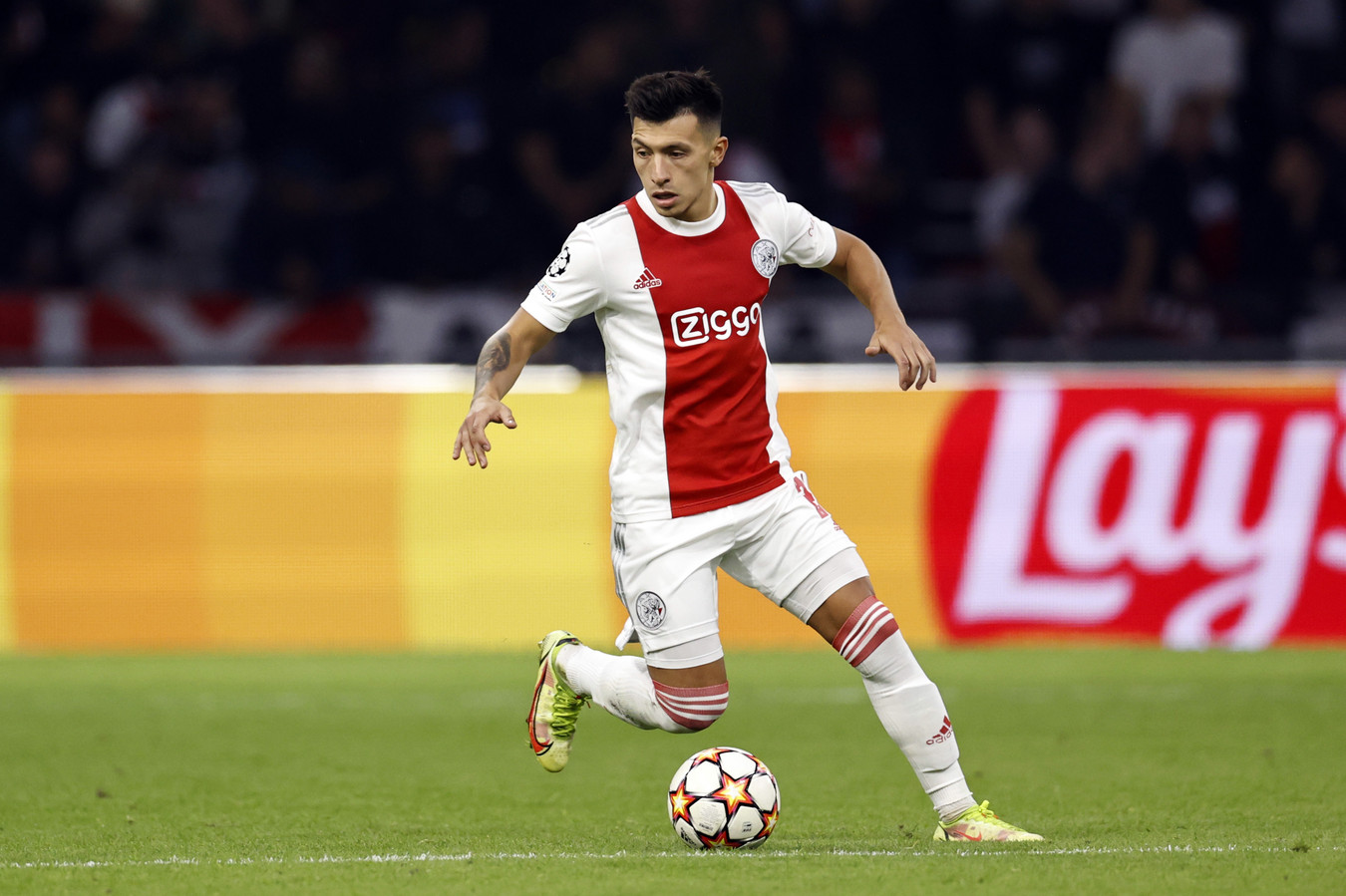 Lisandro Martínez verlengt contract bij Ajax tot 2025: ‘Ik ben hier