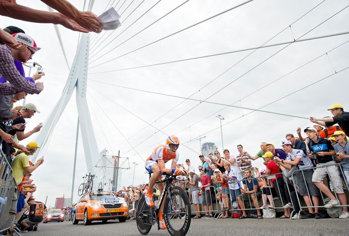 De proloog van de Tour de France over de Erasmusbrug.