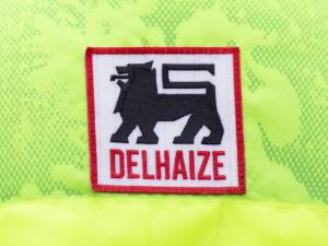 Dit-on “De-lhaize” ou “Dè-lhaize”?