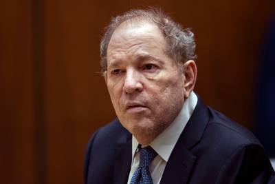 Gerechtshof New York draait veroordeling in verkrachtingszaak Harvey Weinstein uit 2020 terug