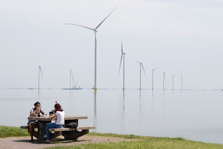 Rode lampen windmolens kunnen uit, zeggen branche en provincies - Trouw
