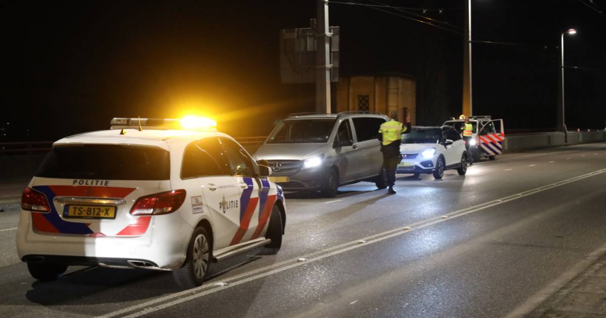 Politie Bekeurt Meerdere Overtreders Van Avondklok Bij Controles In Regio Arnhem Gelderlander Nl