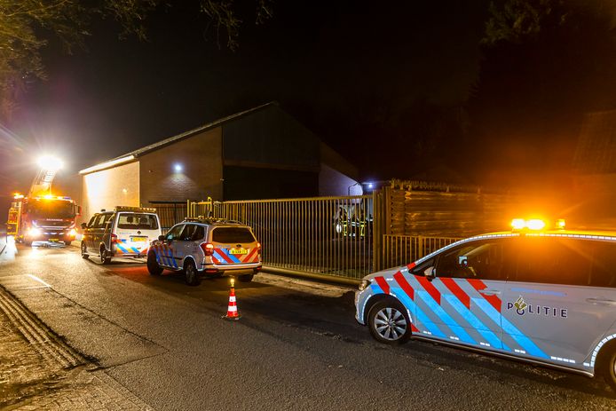 Politie stuit op hennepkwekerij in Oosterhout.
