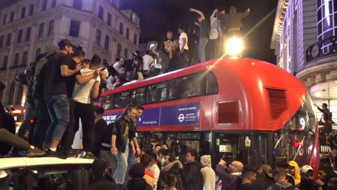 Les supporters anglais déchaînés à Londres après la victoire de l'Angleterre
