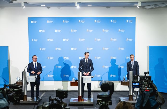 Al snel na het uitbreken van de coronacrisis kwam het vorige kabinet kabinet onder aanvoering van (toen nog) minister van financiën Wopke Hoekstra met een uitgebreid  steunpakket voor de Nederlandse bedrijven.
